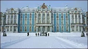 Quelle ville fonde au dbut du 18 me sicle a t la rsidence d't des tsars ?