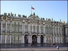 Le muse de l'Ermitage de St Ptersbourg est le plus grand du monde en termes de ...
