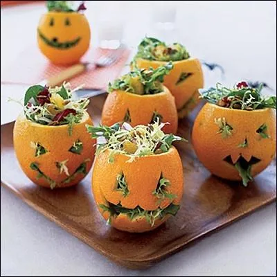 Les astucieuses moms amricaines s'arrangent mme pour que le menu soit  l'avenant. Voici une ide tout  fait gniale de salade  l'allure piquante servie dans... ?