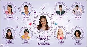 Quelles sont les deux personnes qui aiment Violetta ?