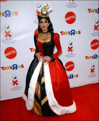 La Reine de coeur ici en photo est l'une des actrices de la srie Desperate Housewives, celle qui joue... ?