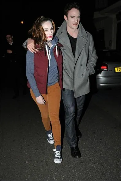 A votre avis, Kelly Brooks et son petit ami Thomas, ici sur le chemin d'une soire Halloween  Londres, se sont dguiss en... ?