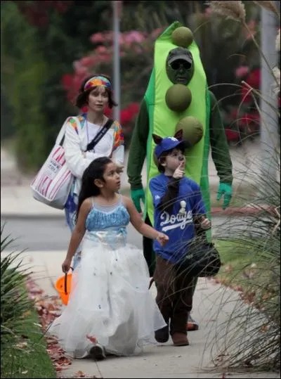 Quelle clbrit a os le costume du... petit pois dans sa cosse ?