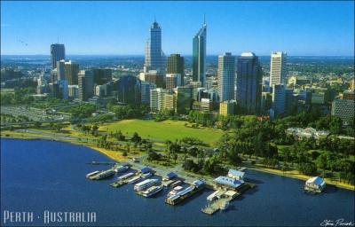 Quelle grande ville d'Australie est sur les côtes de l'océan Indien ?