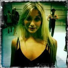 Comment s'appelle-t-elle dans la comdie musicale : Adam et Eve ?