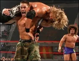 Il est  la fois catcheur, rappeur et danseur.