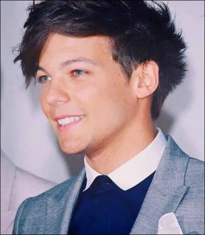 Comment s'appelle la copine de Louis en 2012 ?