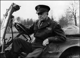 Quel général américain était le commandant suprême des forces alliées et a libéré la France ?