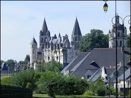 Les rsidents de la commune de Loches portent le nom de ...
