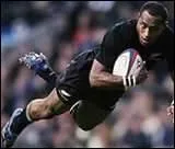 Joe Rokocoko est un ailier jouant actuellement  l'Aviron Bayonnais. De quelle origine est-il ?