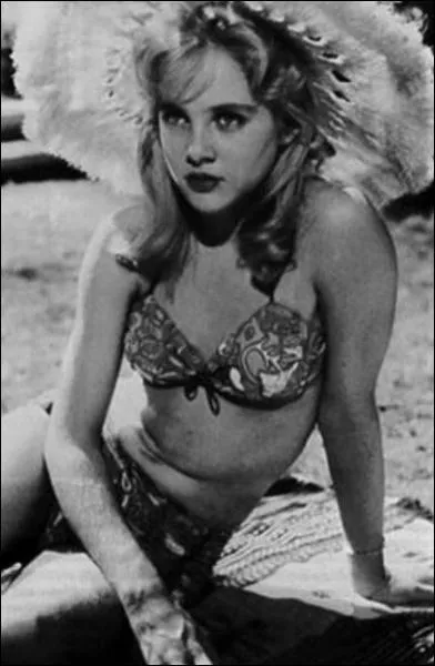 Pour Stanley Kubrick, Sue Lyon est :