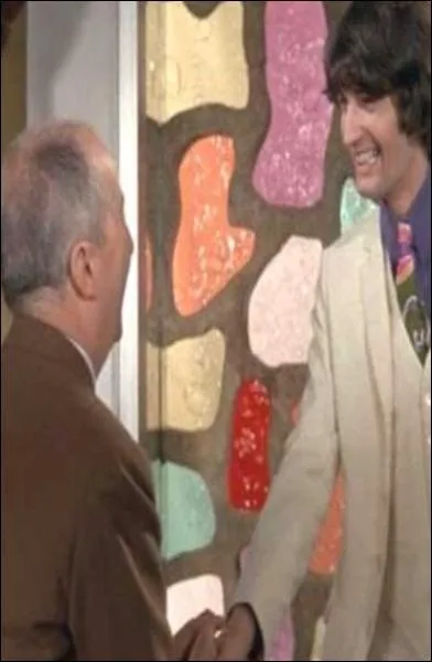 C'est le chauffeur de De Funs dans ce film; il s'appelle :