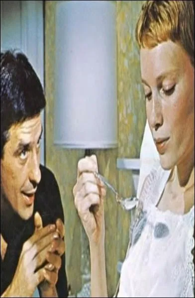 Mia Farrow attend un bb dans ce film de Polanski, mais il n'est pas de John Cassavetes... Elle joue le rle de :