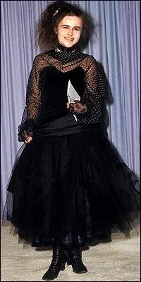 Sur le tapis rouge, encore jeune et pas encore trs clbre, qui est cette starlette qui semble s'tre vtue au vide-grenier de son quartier ?