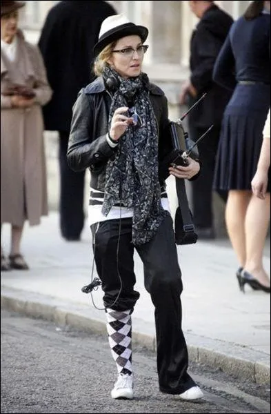 Dire que cette artiste a lanc des modes, notamment du temps de A la recherche de Susan, dsesprement, et qu'elle joue habituellement sur le sophistiqu. Qui est-ce ?