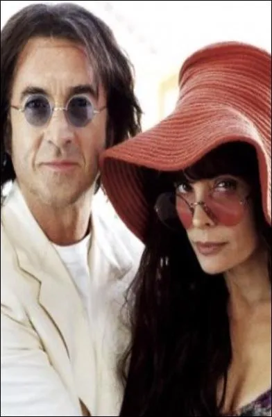 Dans ce film, Marie Trintignant interprte une clbre chanteuse de blues  la voix rauque morte  27 ans et Franois Cluzet tient le rle du fondateur des Beatles. C'est :