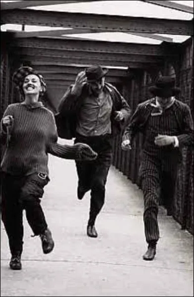 Pour Franois Truffaut, ils sont tous deux amoureux de la mme femme joue par Jeanne Moreau. Ce sont :