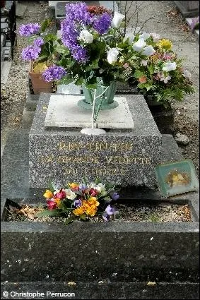 Quel chien clbre, dont voici la tombe, y est enterr ?