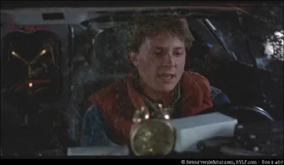 Marty court rejoindre Doc et s'installe dans la DeLorean. Doc a dchir la fameuse lettre rvlatrice, Marty ralise qu'il peut reprogrammer son retour en 1985. Combien de mn retranche-t-il ?