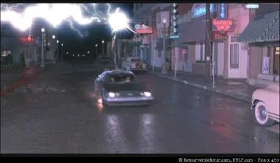  Pourvu que le crochet entre en contact avec le cble  la vitesse de 88 mph,  l'instant prcis o l'clair s'abat sur l'horloge, tout marchera comme sur des roulettes . De quel instant s'agit-il ?