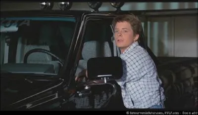 Marty dcouvre son nouveau 4X4 dans le garage. Quelle en est la marque ?