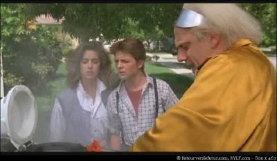 Doc est dj de retour du futur o il semblerait que les enfants de Marty et Jennifer ont des problmes. Qu'introduit Doc dans le rservoir de la DeLorean sur lequel il est inscrit  Mr Fusion  ?