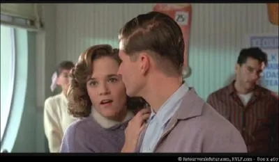 Aprs avoir t brieff par Marty, George pntre dans le Lou's caf, se dirige vers Lorraine et entame sa dclaration :