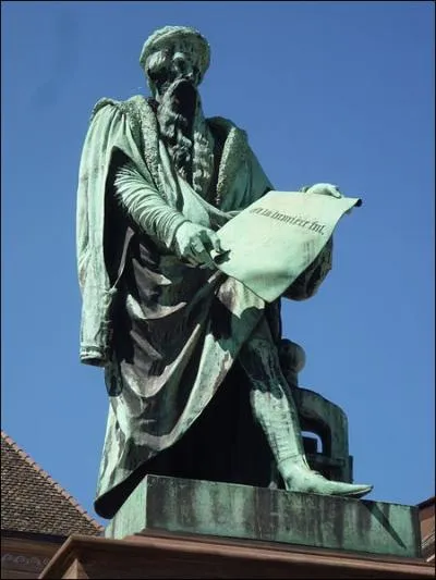 N  Mayence et install dans la cit depuis 1434, Johannes Gensfleisch conoit une machine qui va permettre l'universalisation de la culture. Il est mieux connu sous le nom de :