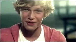 Cody Simpson chante  Iyiyi  avec qui ?