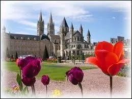 Partons visiter la ville de Caen, prfecture du Calvados. Ses habitants sont les ...