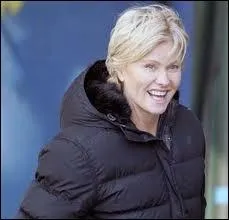 Voici Deborah-Lee Furness, actrice et productrice. Elle est l'pouse galement fort jalouse de ?