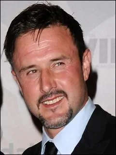 Voici l'acteur David Arquette, le frre de Rosanna (Le grand bleu) et de Patricia (Medium). Il a t l'poux de l'actrice... ?