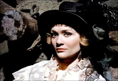 Ne le 9 octobre 1926, actrice et productrice, connue pour  Micquette et sa mre ,  Voici le temps des assassins ,  Les Misrables  (le rle de Fantine)