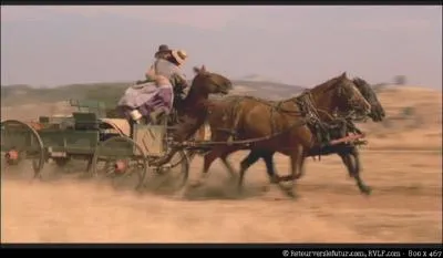 Doc est charg d'aller chercher l'institutrice  la gare. Celle-ci est dj en chemin, les chevaux s'emballent et se dirigent droit vers le ravin. Qu'est-ce qui a effray les chevaux ?