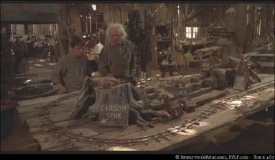 Doc s'excuse de  l'aspect rudimentaire de la maquette  et explique qu'une fois que la locomotive aura pass le point de non-retour, les jeux seront faits. Mais quel est ce point de non-retour ?