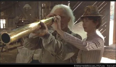 L'institutrice arrive  l'improviste, son tlescope est endommag, elle le montre  Doc qui se propose de le rparer. Comment a-t-il t abm ?