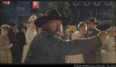 Mart et Doc font leur apparition  la kermesse de la ville. Buford et ses acolytes y sont prsents et s'en prennent  Doc. Quelle est la marque de la petite arme  coup unique qu'utilise Buford ?