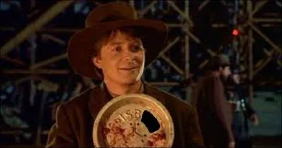 Marty est trs amus par la marque du plat  tarte qu'il ne va pas tarder  lancer sur Buford. Quelle est cette marque ?