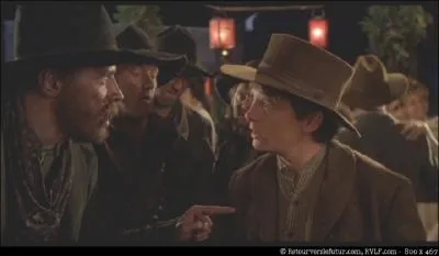 Buford reporte son agressivit sur Marty et lui impose un duel devant le Saloon Palace de la grand-rue. A quelle heure ont-ils finalement rendez-vous ?