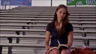 Compltez les paroles de Everytime   And everytime I try to [. . ] I fall ''