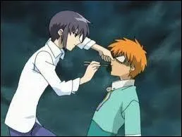 Pourquoi Kyo essaie-t-il de battre Yuuki au combat d'art martiaux ?