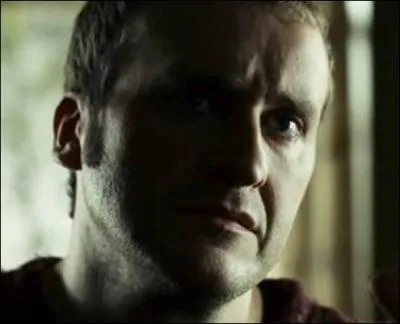 Nous n'avons pas encore parl de l'poux de l'hrone, mais qui est-il ?