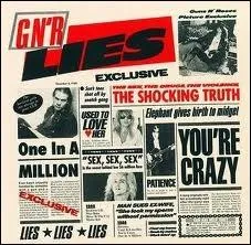 Combien y a-t-il de chansons sur  G N' R Lies  sorti en 1988 ?