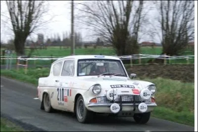 La photo te dit qu'il s'agit d'une Ford :