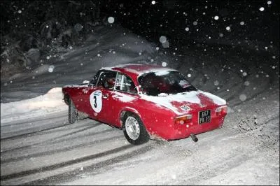 La photo te dit qu'il s'agit d'une Alfa Romeo :