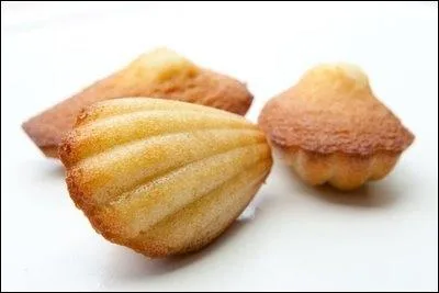 Les madeleines de... ont d'une mie jaune clair d'un moelleux exceptionnel, et au parfum subtil et dlicat que lui donne la fleur d'oranger :