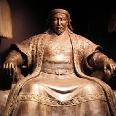 A la mort d'Attila, les différents peuples fédérés par la force s'émancipent. Le grand Empire hunnique disparait. Quel autre conquérant d'Asie centrale parviendra à créer un Empire encore plus vaste que celui d'Attila au XIIIe siècle ?