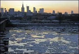 Michel Sardou chantait  Un musicien assassinait Mozart ... la neige tait recouverte de boue , dans quelle ville se passait l'histoire ?
