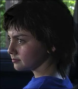 Vous n'avez pas pu oublier cette petite fille dont la prsence tait capitale dans le tout premier pisode de la 6me saison. Quelle(s) affirmation(s)  propos d'elle sont vraies ?