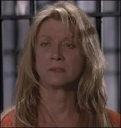 Cette femme a un visage qui parait familer, n'est-ce pas ? Elle fut la compagne de Jacob Dawes, tueur en srie condamn  mort dans la 1re saison. Vous rappelez-vous de son(ses) nom(s) ?